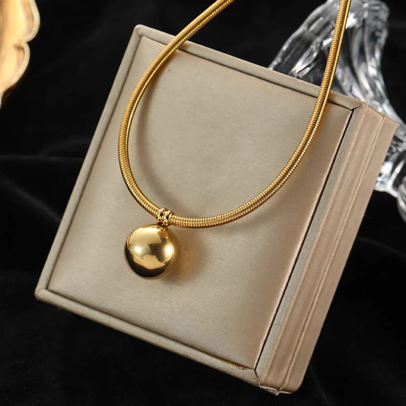 Zlatý náhrdelník choker s dutými guličkovými korálkami